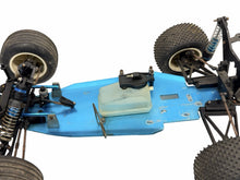 Load image into Gallery viewer, Vintage Team Associated RC10GT 1/10 Nitro Stadium Truck Roller For Parts #18974
